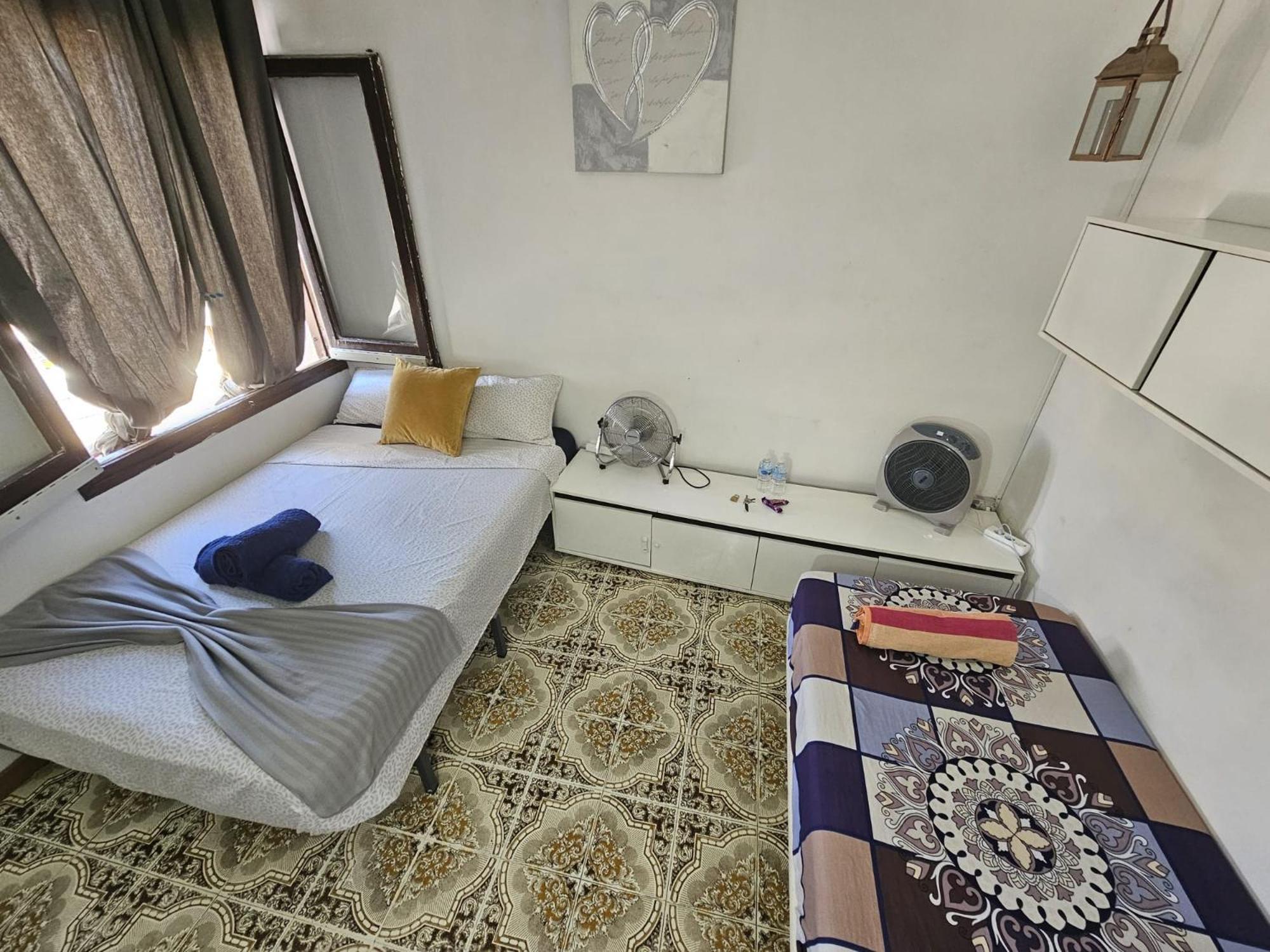 Poble Sec Nino House Capsulehotel *