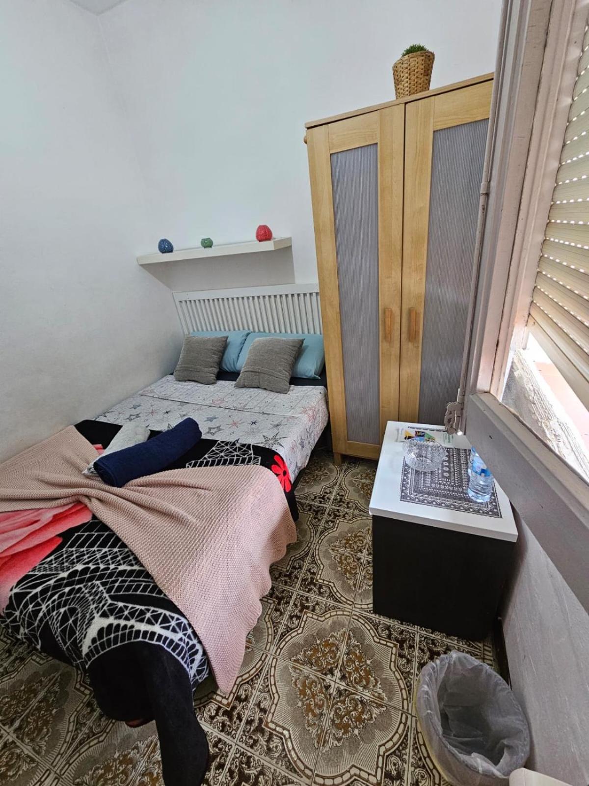 Poble Sec Nino House Capsulehotel Barcelona
